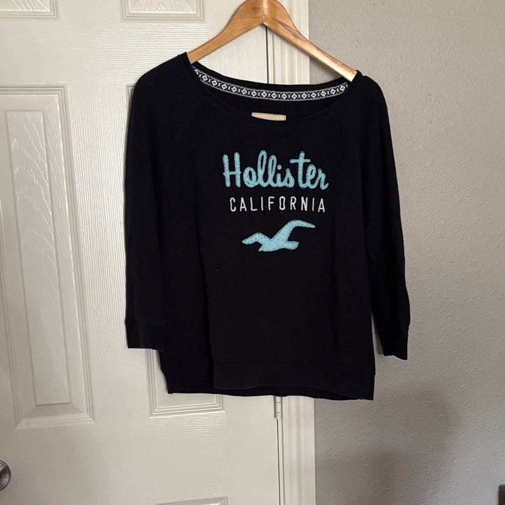 Hollister Women's Blue Crew Neck Sweater size medium